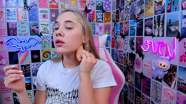 MiaMilas online show from 12.19.25