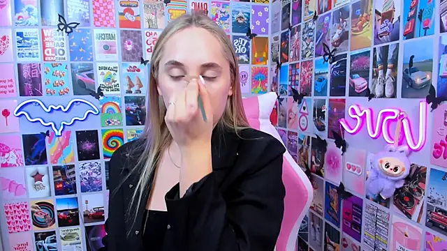 MiaMilas online show from 12.22.25