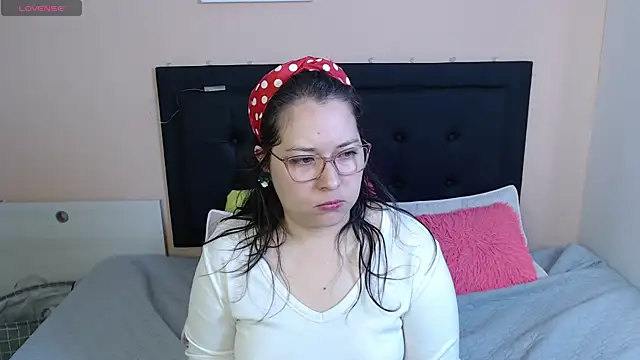 May Carlier online show from 09.17.25