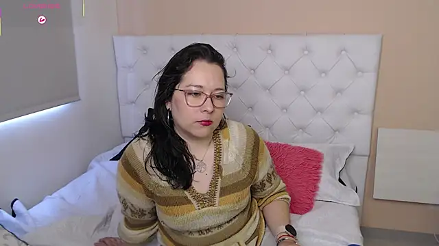 May Carlier online show from 01.15.26