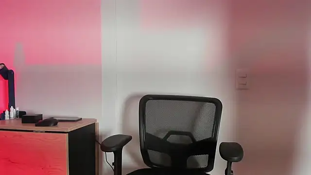 Snapshot of pablo-rincon95 chatting on 02.14.25 pablo-rincon95 online show from 02.14.25