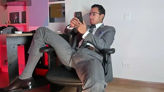 Snapshot of pablo-rincon95 chatting on 12.05.25 pablo-rincon95 online show from 12.05.25