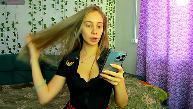 Kitty Katrine online show from 02.18.25