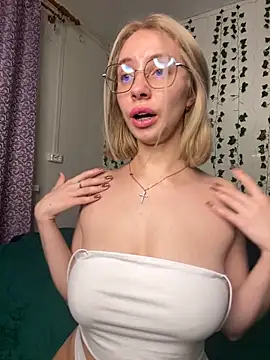 Kitty Katrine online show from 03.14.25