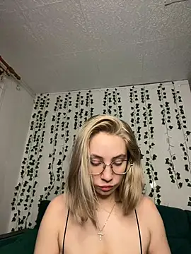 Kitty Katrine online show from 03.21.25