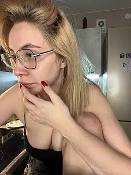 Kitty Katrine online show from 10.27.25