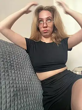 Snapshot of Kitty_Katrine chatting on 05.23.26 Kitty Katrine online show from 05.23.26