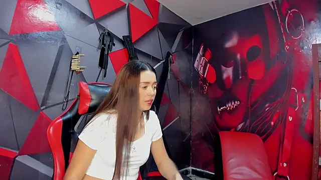 Hana and Zeta online show from 11.05.25