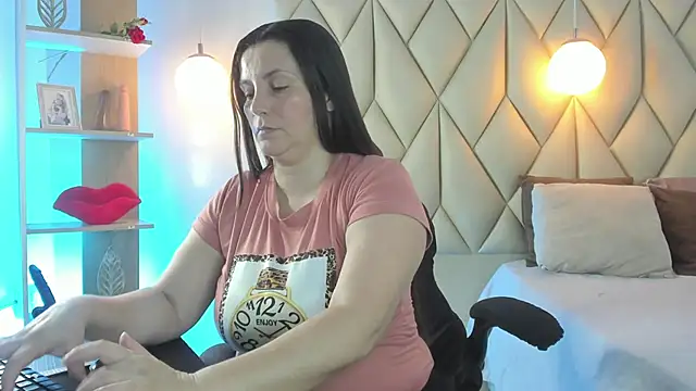 Snapshot of angelswets chatting on 05.18.26 angelswets online show from 05.18.26