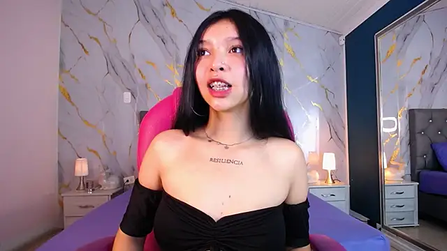 Snapshot of pettit_courtny chatting on 03.01.25 pettit courtny online show from 03.01.25