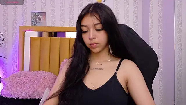 Snapshot of pettit_courtny chatting on 09.18.25 pettit courtny online show from 09.18.25