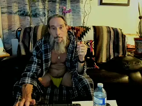 Snapshot of mindphu_k chatting on 03.18.25 mindphu k online show from 03.18.25