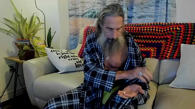 Snapshot of mindphu_k chatting on 11.08.25 mindphu k online show from 11.08.25