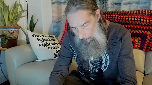 Snapshot of mindphu_k chatting on 11.08.25 mindphu k online show from 11.08.25