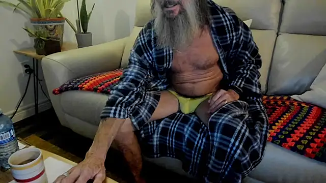 Snapshot of mindphu_k chatting on 11.10.25 mindphu k online show from 11.10.25