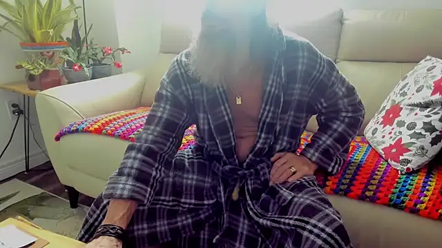 Snapshot of mindphu_k chatting on 12.05.25 mindphu k online show from 12.05.25