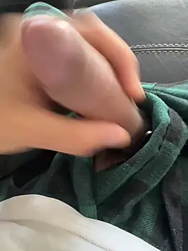 Snapshot of Pussylover_32 chatting on 11.06.25 Pussylover 32 online show from 11.06.25