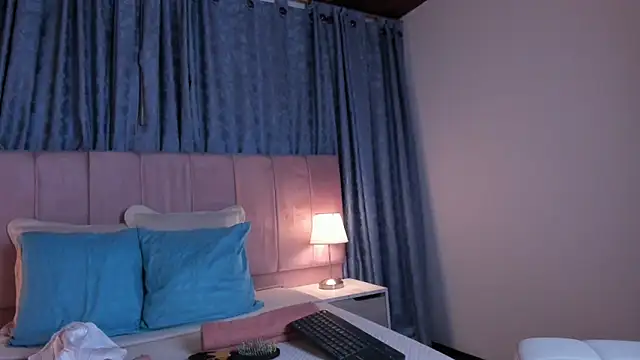 x milu online show from 03.11.25