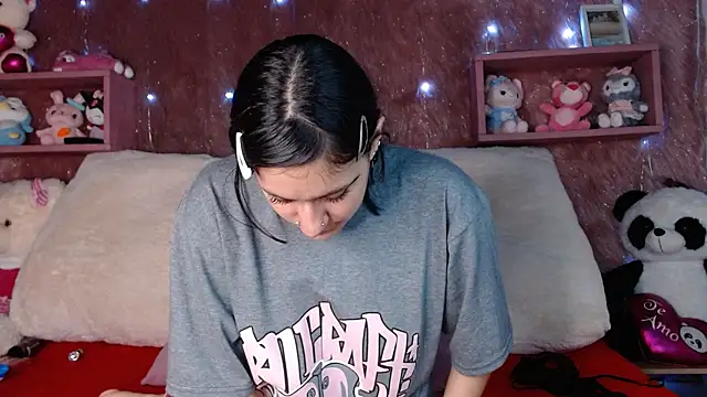 Snapshot of Nina_Ethan chatting on 12.08.24 Nina Ethan online show from 12.08.24