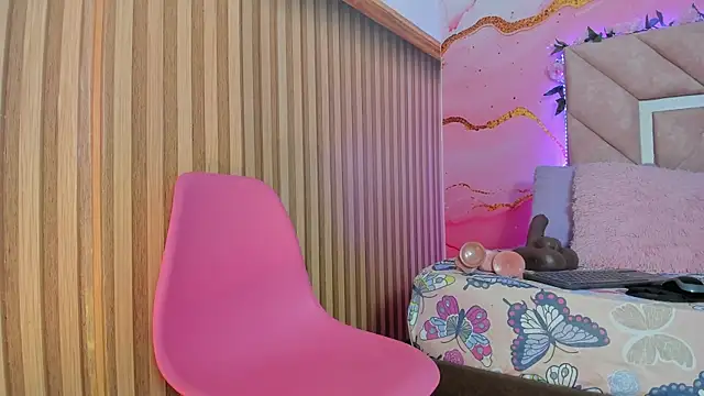 Snapshot of Taylor__cooper chatting on 11.18.25 Taylor cooper online show from 11.18.25