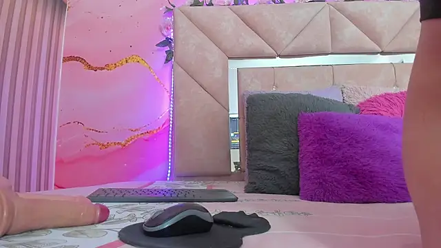 Snapshot of Taylor__cooper chatting on 11.26.25 Taylor cooper online show from 11.26.25