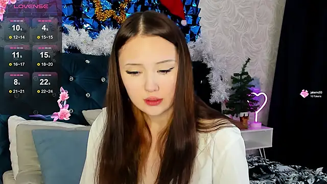 Snapshot of MiriaamWhite chatting on 12.15.24 MiriaamWhite online show from 12.15.24