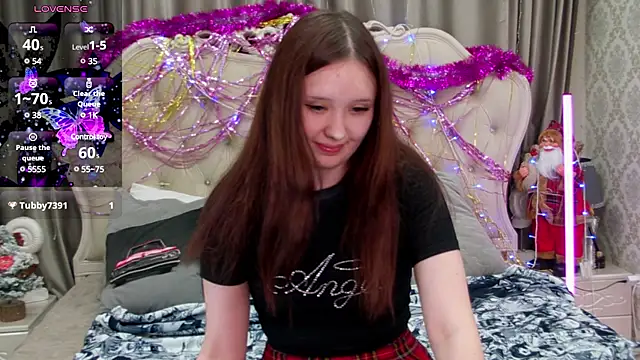 Snapshot of MiriaamWhite chatting on 12.23.24 MiriaamWhite online show from 12.23.24