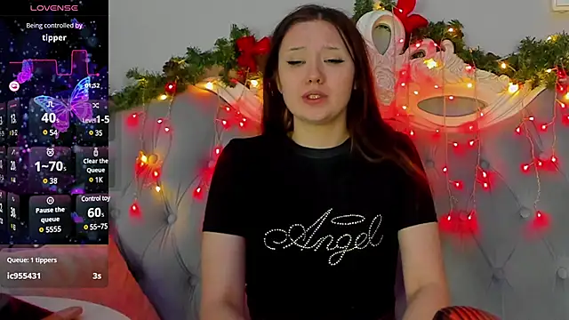 Snapshot of MiriaamWhite chatting on 12.25.24 MiriaamWhite online show from 12.25.24