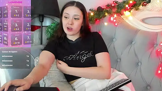 Snapshot of MiriaamWhite chatting on 01.17.25 MiriaamWhite online show from 01.17.25
