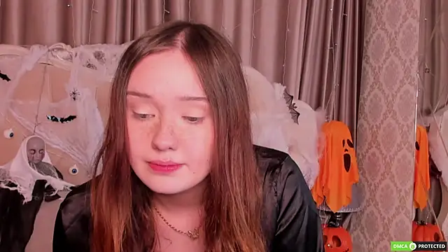 Snapshot of MiriaamWhite chatting on 10.19.25 MiriaamWhite online show from 10.19.25