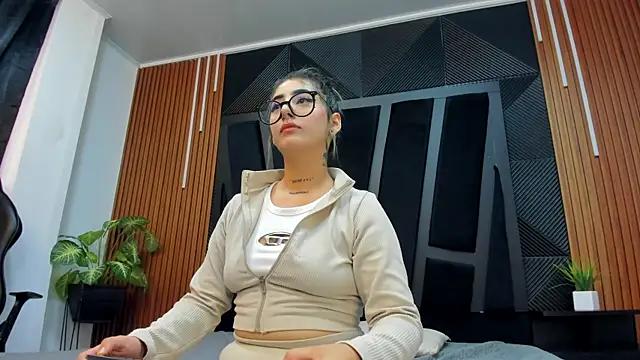 Snapshot of Alahia_Dangelo chatting on 02.15.25 Alahia Dangelo online show from 02.15.25