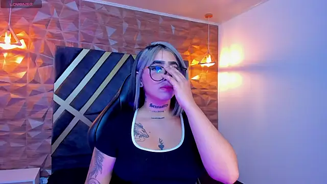 Snapshot of Alahia_Dangelo chatting on 10.01.25 Alahia Dangelo online show from 10.01.25