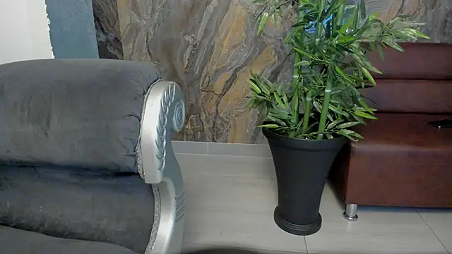 Snapshot of Alahia_Dangelo chatting on 10.02.25 Alahia Dangelo online show from 10.02.25