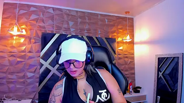 Snapshot of Alahia_Dangelo chatting on 10.03.25 Alahia Dangelo online show from 10.03.25