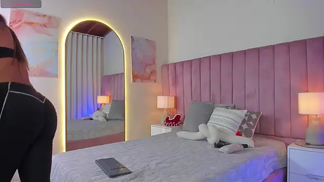 Aleja arango1 online show from 11.24.25