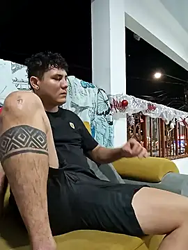 Snapshot of Pink_Jazmin chatting on 12.18.24 Pink Jazmin online show from 12.18.24