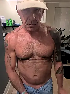 Snapshot of xxxfuckpole chatting on 12.15.24 xxxfuckpole online show from 12.15.24