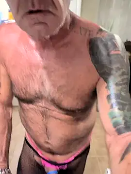 Snapshot of xxxfuckpole chatting on 02.25.25 xxxfuckpole online show from 02.25.25