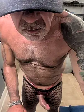 Snapshot of xxxfuckpole chatting on 03.20.25 xxxfuckpole online show from 03.20.25