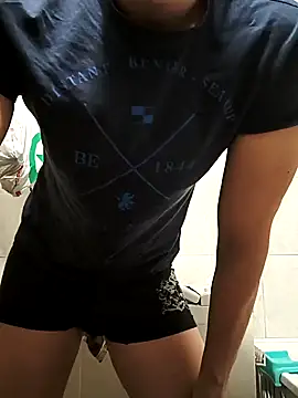 Snapshot of petibacsi96 chatting on 01.15.25 petibacsi96 online show from 01.15.25