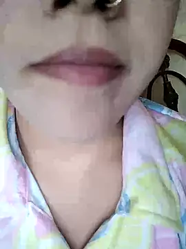 Snapshot of Anki-doll chatting on 02.10.25 Anki-doll online show from 02.10.25