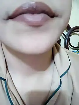Snapshot of Anki-doll chatting on 02.17.25 Anki-doll online show from 02.17.25