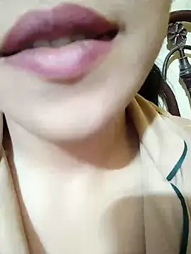 Snapshot of Anki-doll chatting on 03.17.25 Anki-doll online show from 03.17.25