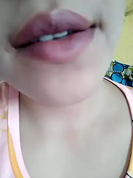 Snapshot of Anki-doll chatting on 09.16.25 Anki-doll online show from 09.16.25