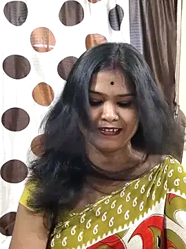 Snapshot of yoursweety09 chatting on 10.11.25 yoursweety09 online show from 10.11.25