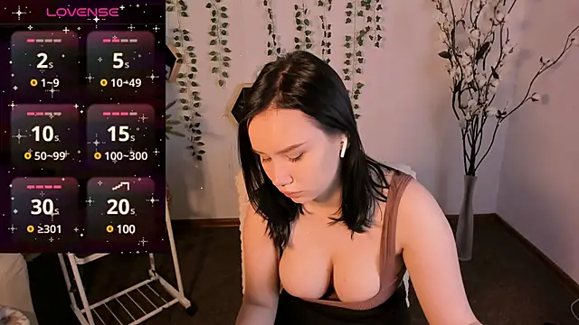 Snapshot of Alisia_Mars chatting on 12.31.24 Alisia Mars online show from 12.31.24