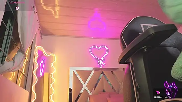 Laylafoxy tay online show from 10.24.25