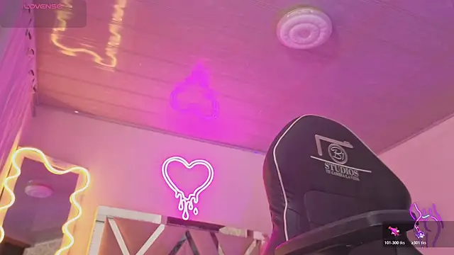 Laylafoxy tay online show from 11.29.25