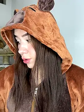 Im Valen Cute online show from 11.28.25