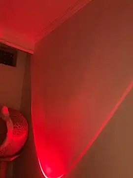 Im Valen Cute online show from 11.29.25